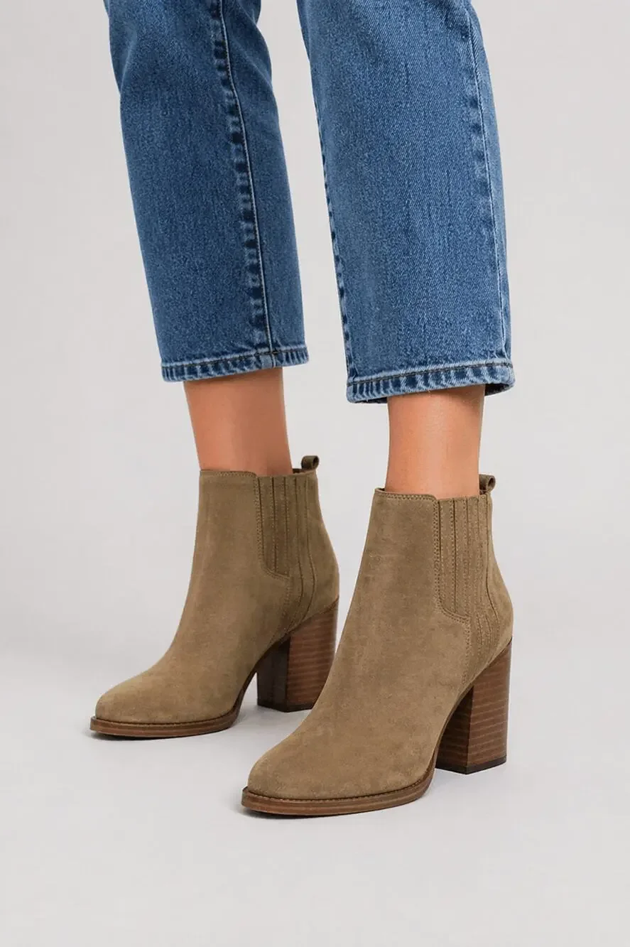 Marc Fisher Marela Boot Womens Size 8M Dark Natural Brown Tan Suede Ankle New